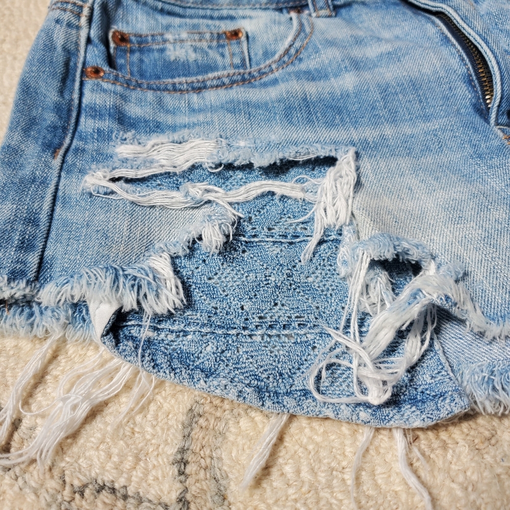American Eagle Hi-Rise Festival Jean Shorts, size 2 - Picture 3 of 3